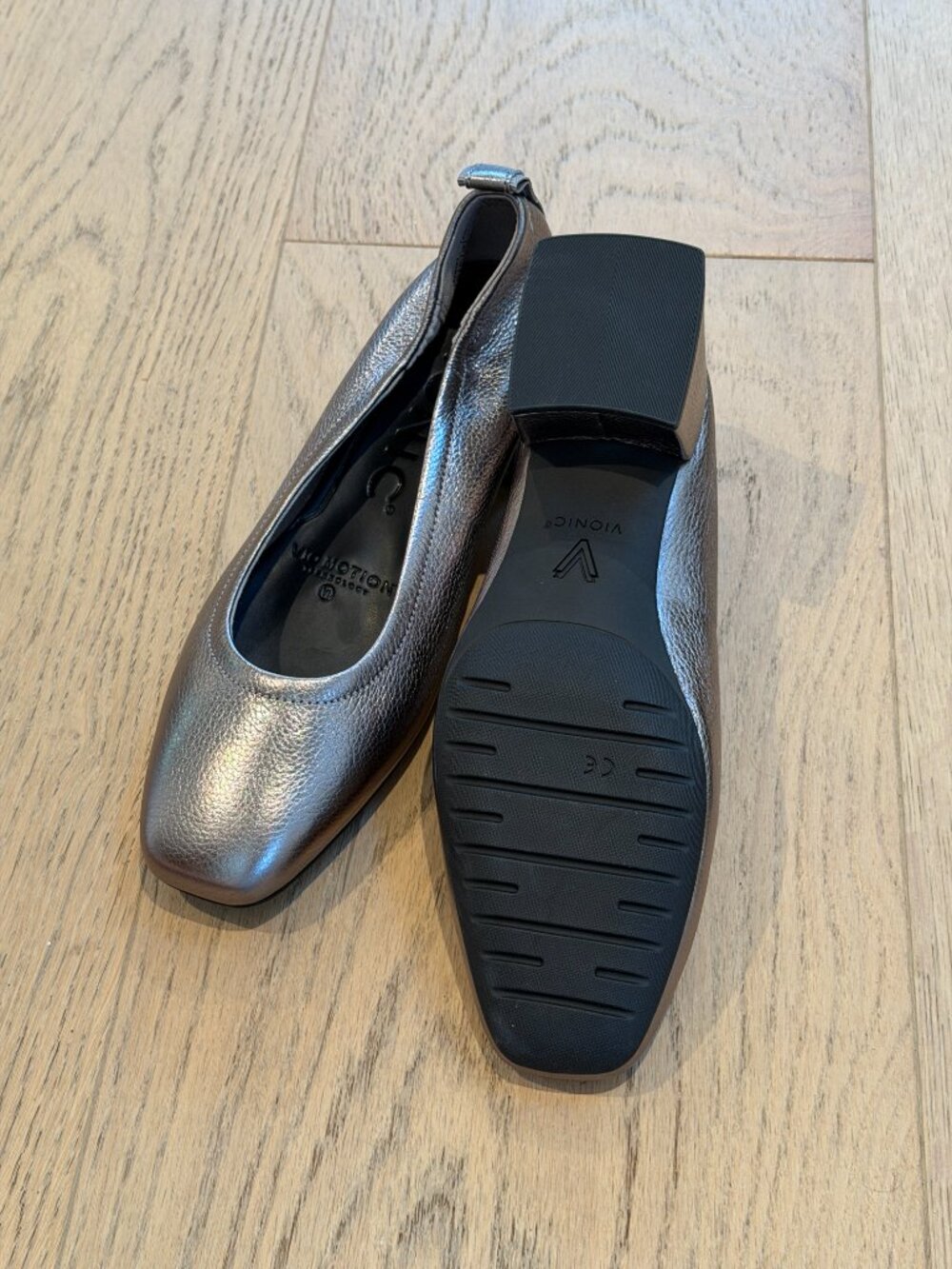 Vionic Low Block Heel - Picture 3 of 3